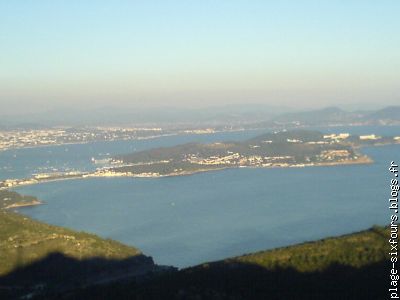 vue sur la presqu'ile de St mandrier depuis le cap cisié!